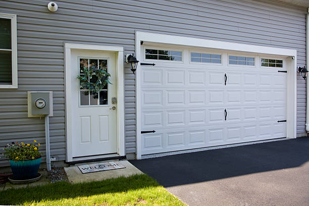 24/7 Emergency Garage Door Panel Replacement experts in Nappanee, IN